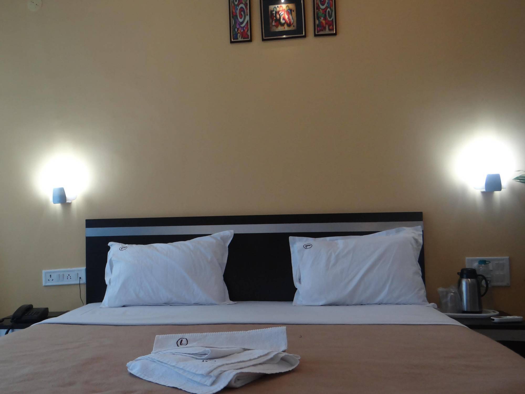 Linear Inn Indore Exterior photo